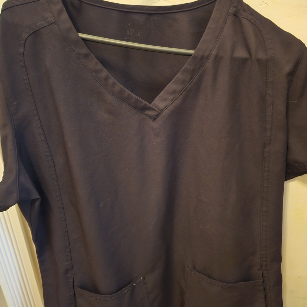 med coutour  V-Neck Scrub Top good condition